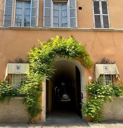Altana - Loft Sulla Citta Lägenhet Parma Exteriör bild